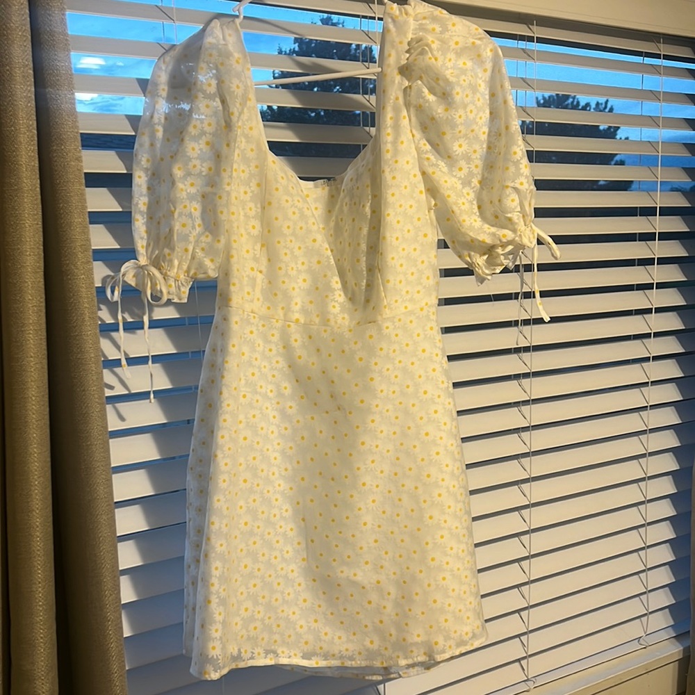 White flower print sun dress